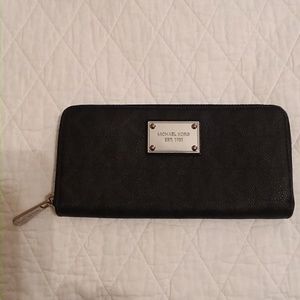 Michael Kors Zipper Wallet